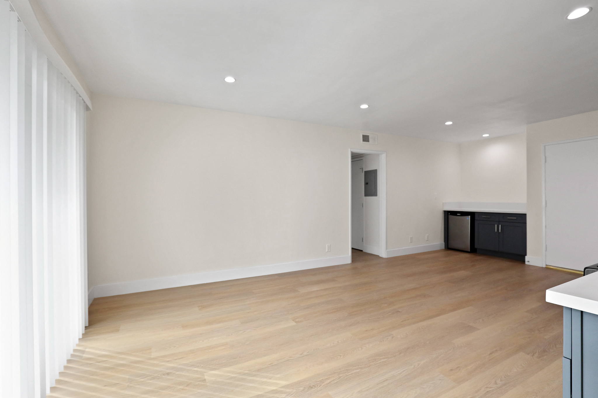 Open-Concept Kitchen, Dining and Living Room Area with Vinyl Flooring
