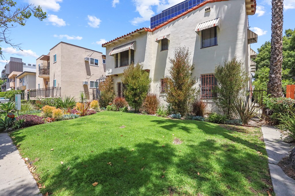 Blackburn Grove by Wiseman Exterior  Street View