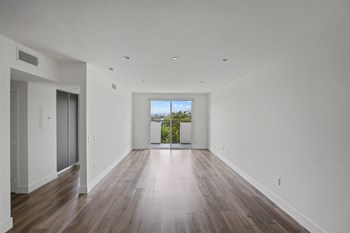Apartment with Natural Light - Photo Gallery 6
