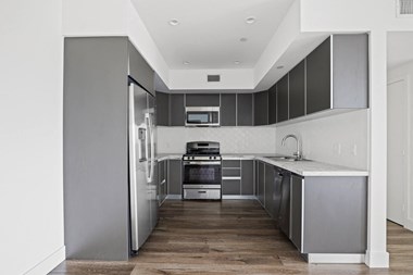 LA apartment with new appliances and lots of storage - Photo Gallery 3