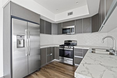 429 Hayworth Avenue 3 Beds Apartment for Rent - Photo Gallery 2