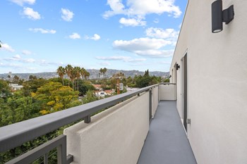 LA apartment Rooftop with City Views - Photo Gallery 26
