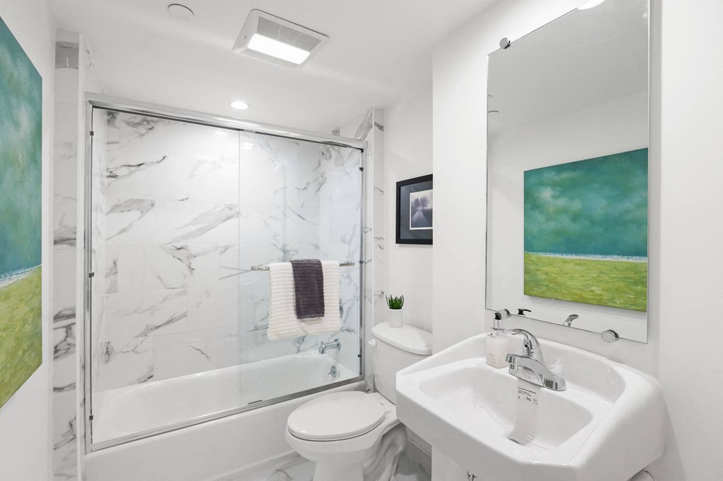 Apartment Homes with Bathrooms with Full-Size Bathtubs