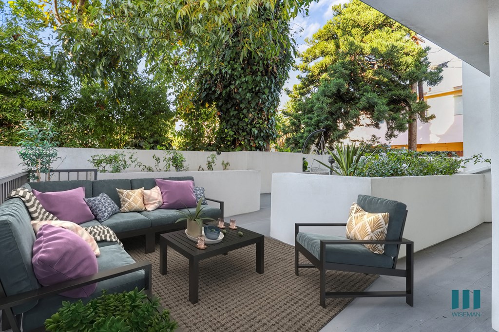 Outdoor Terrace with Seating