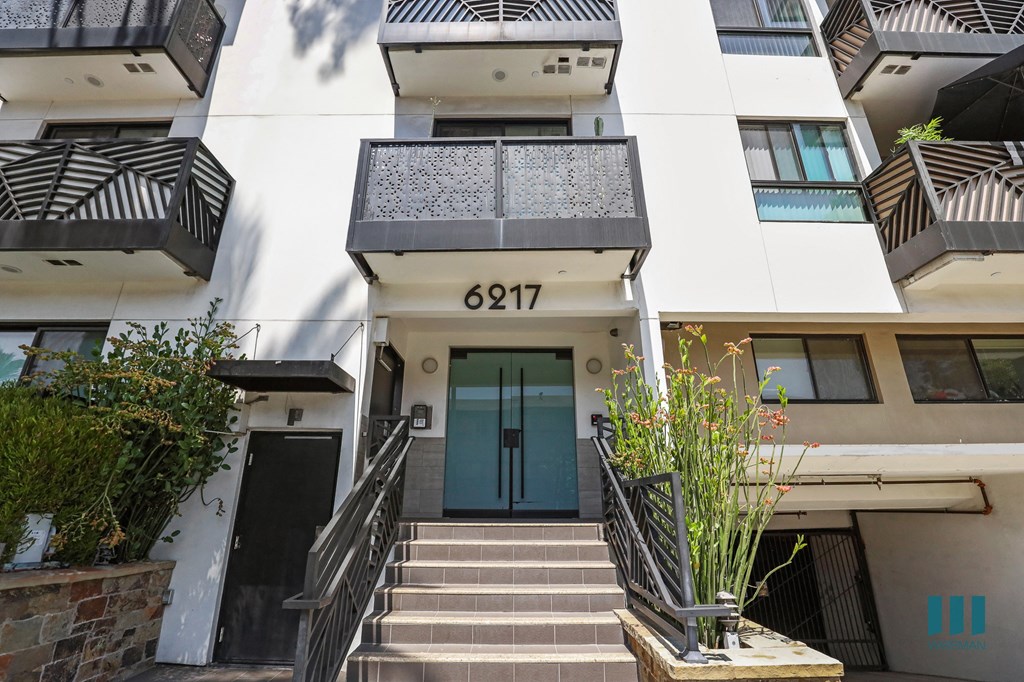 Front Entrance of Waring Hudson