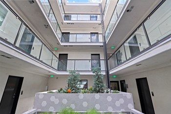 1446 N. Detroit St 1-3 Beds Apartment for Rent - Photo Gallery 4