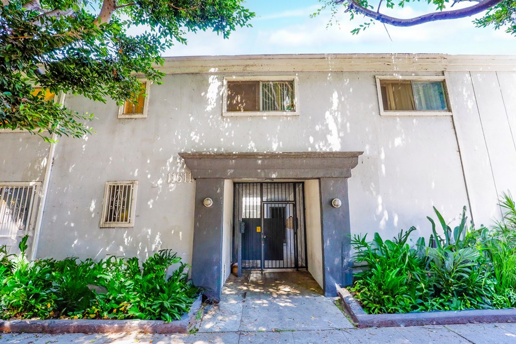 Exterior of Iowa Federal by Wiseman