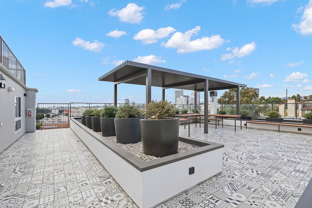 LA apartments with rooftop deck