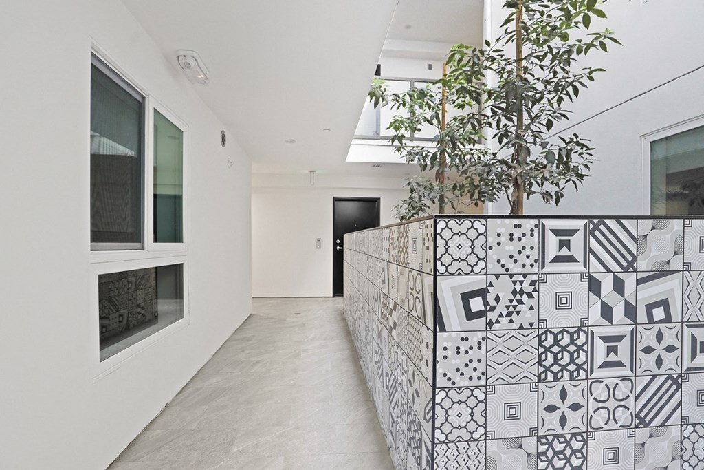 West LA apartments with courtyard