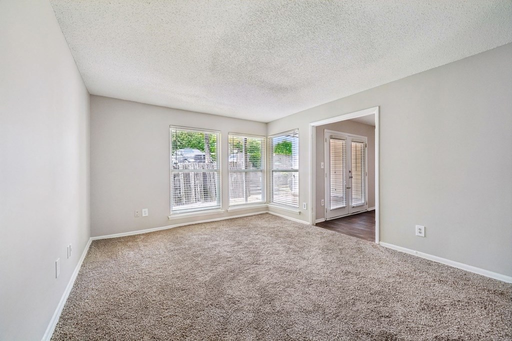 Vacant Living Area at Hills at Hoover Apartments, Hoover