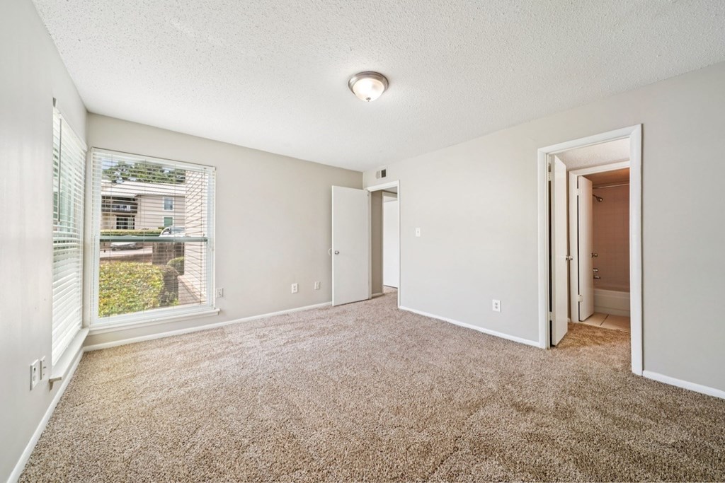 Unfurnished Living Space at Hills at Hoover Apartments, Hoover, AL