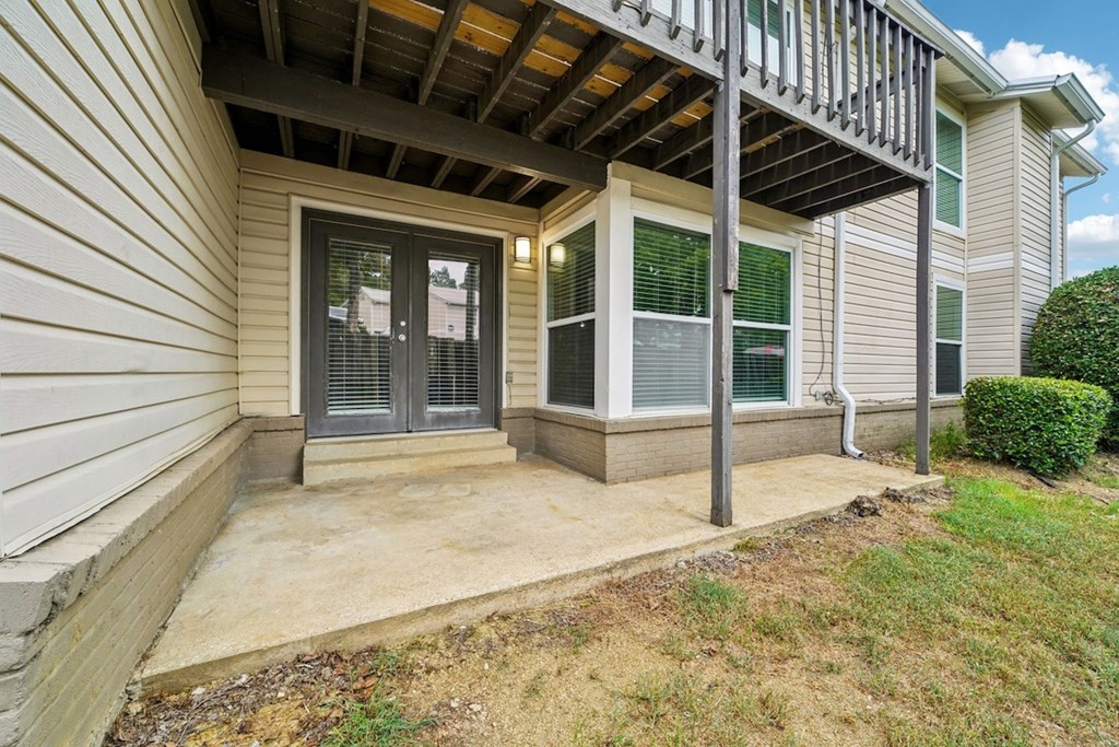 Outdoor Porch at Hills at Hoover Apartments, Alabama, 35216