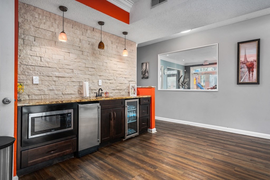 the retreat at thousand oaks apartment kitchen with stainless steel appliances at Ascot Place Apartments, Alabama