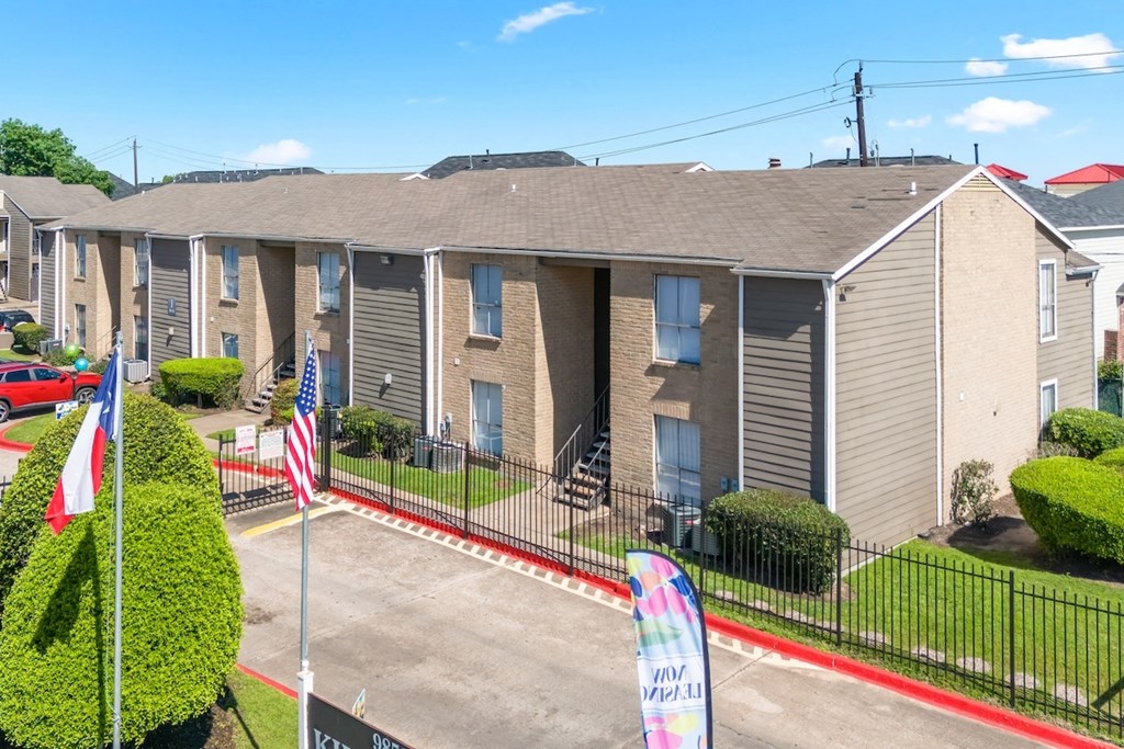 The gated entrance to Kirkwood Landing Apartments in Houston, TX 77099