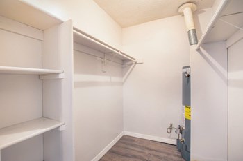 200 Robert Street 1 Bed Apartment for Rent - Photo Gallery 6