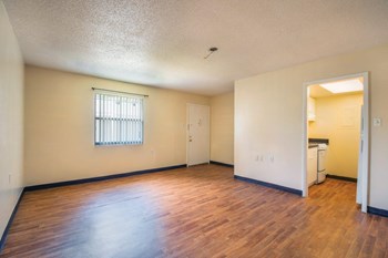 200 Robert Street 1 Bed Apartment for Rent - Photo Gallery 3