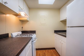 200 Robert Street 1 Bed Apartment for Rent - Photo Gallery 5
