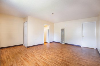 200 Robert Street 1 Bed Apartment for Rent - Photo Gallery 4