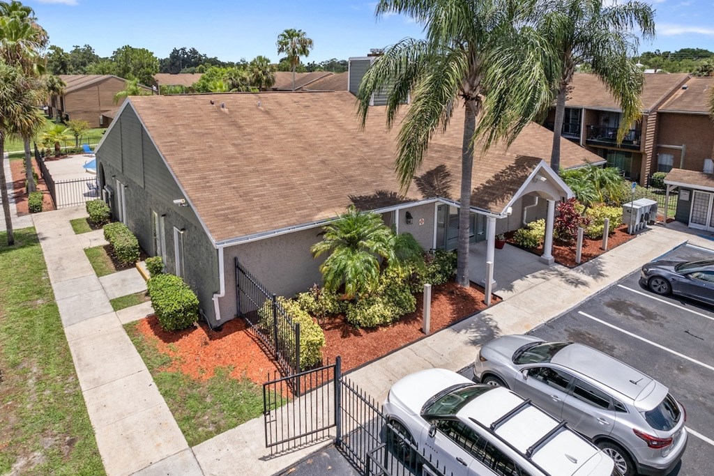 The leasing office and clubhouse at Winford Place Apartments in Orlando