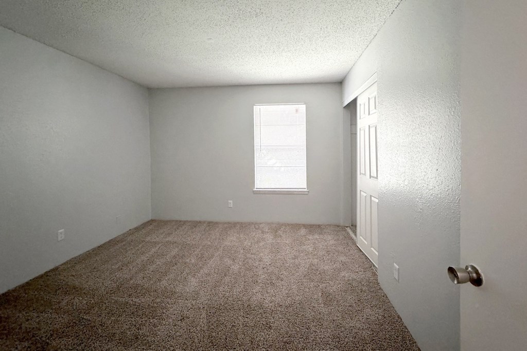 an empty room with carpet and a window an empty room with carpet and a window at Ascot Place Apartments, Birmingham Alabama