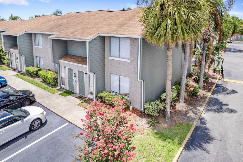 lush, tropical landscaping around residential buildings at Winford Place Apartments