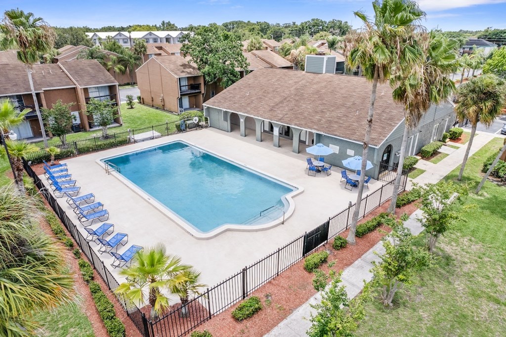 The clubhouse and pool at Winford Place Apartments for rent in Orlando, FL