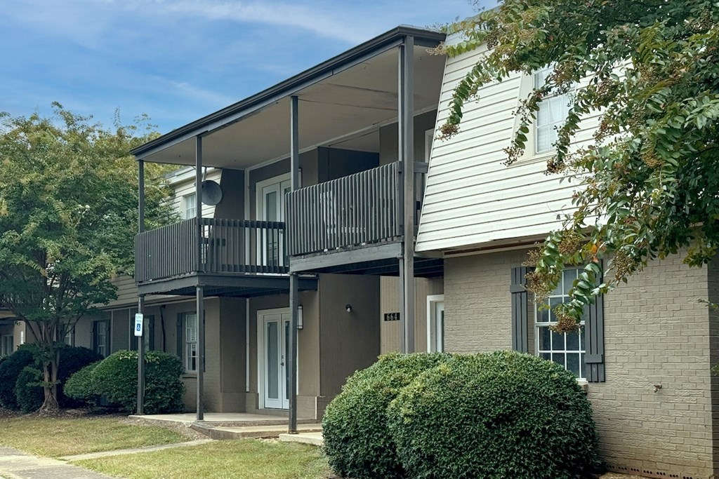 An apartment with a balcony at Spring Lake Cove Apartments in Birmingham, AL