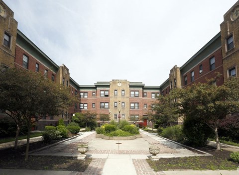 Exterior courtyard of Historic Dorchester apartments in Indianapolis
