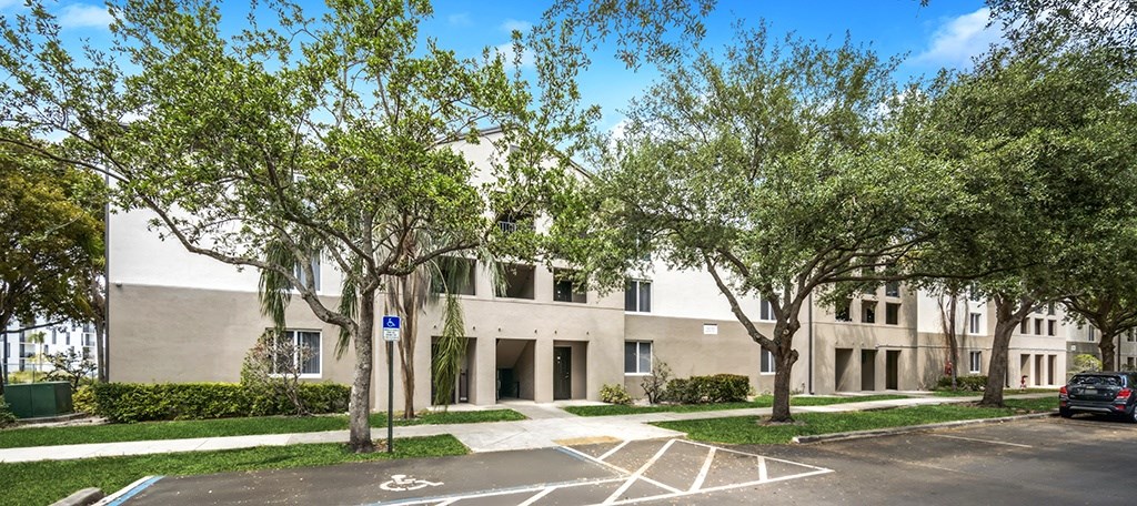 Apartment exterior at Cedar Grove Apartments in Miami FL