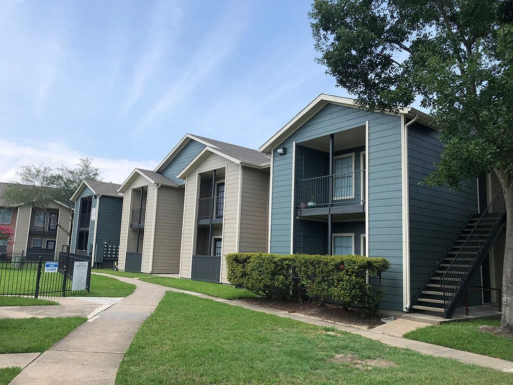 Lawns and apartment exterior at Forest Creek Apartments in Houston TX