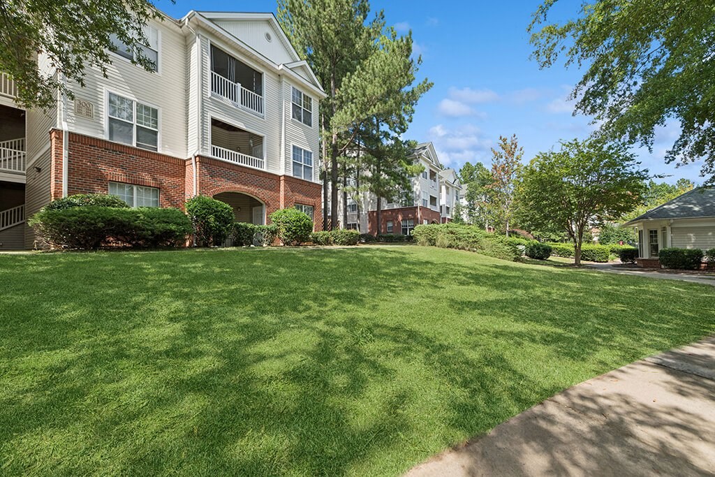 Building exterior at Falls Pointe at the Park Apartments in Durham NC