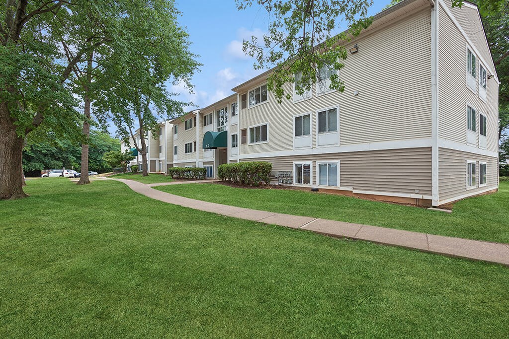 Building exterior at Leesburg Apartments in Leesburg VA