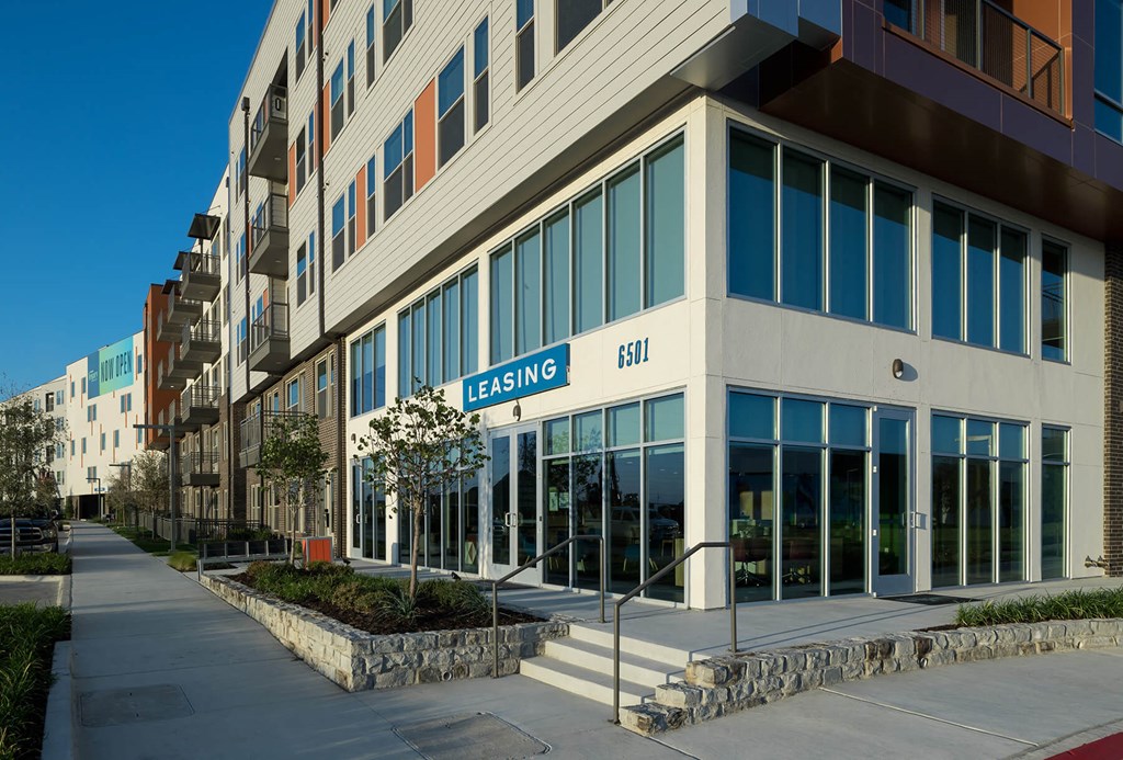 Exterior view of Building at Jada Legacy Central Apartments in Plano TX