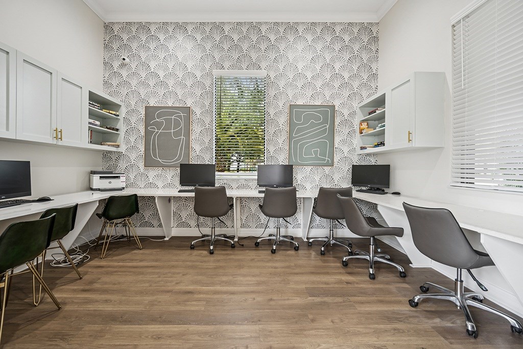 Business center at Cedar Grove Apartments in Miami FL
