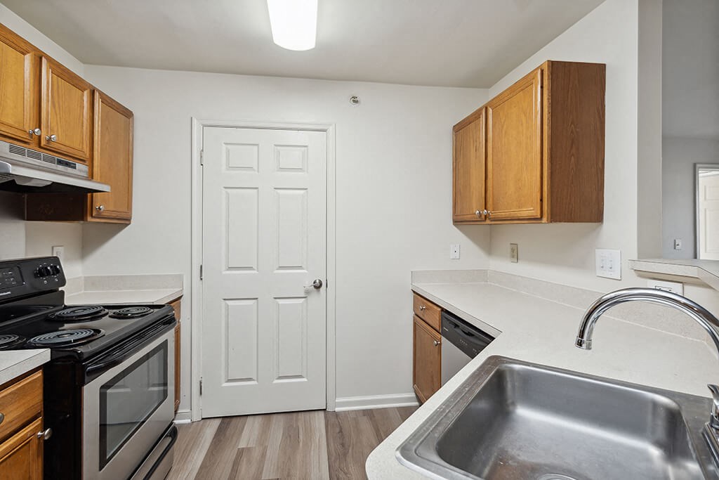 Classic Kitchen 2 at Weston Circle and Wicklow Square Apartments in Fredericksburg VA