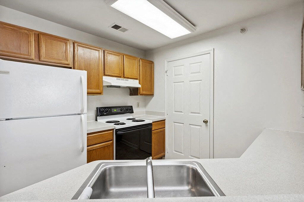 Classic Kitchen at Weston Circle and Wicklow Square Apartments in Fredericksburg VA