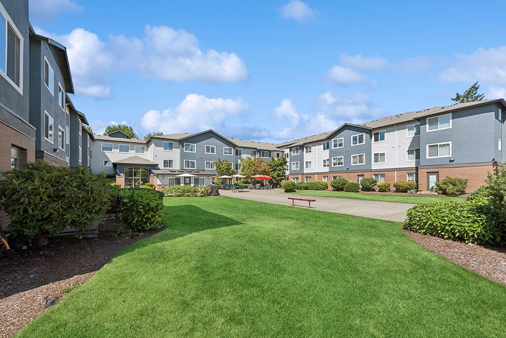 Courtyard grass area at Lakewood Meadows Apartments in Lakewood WA