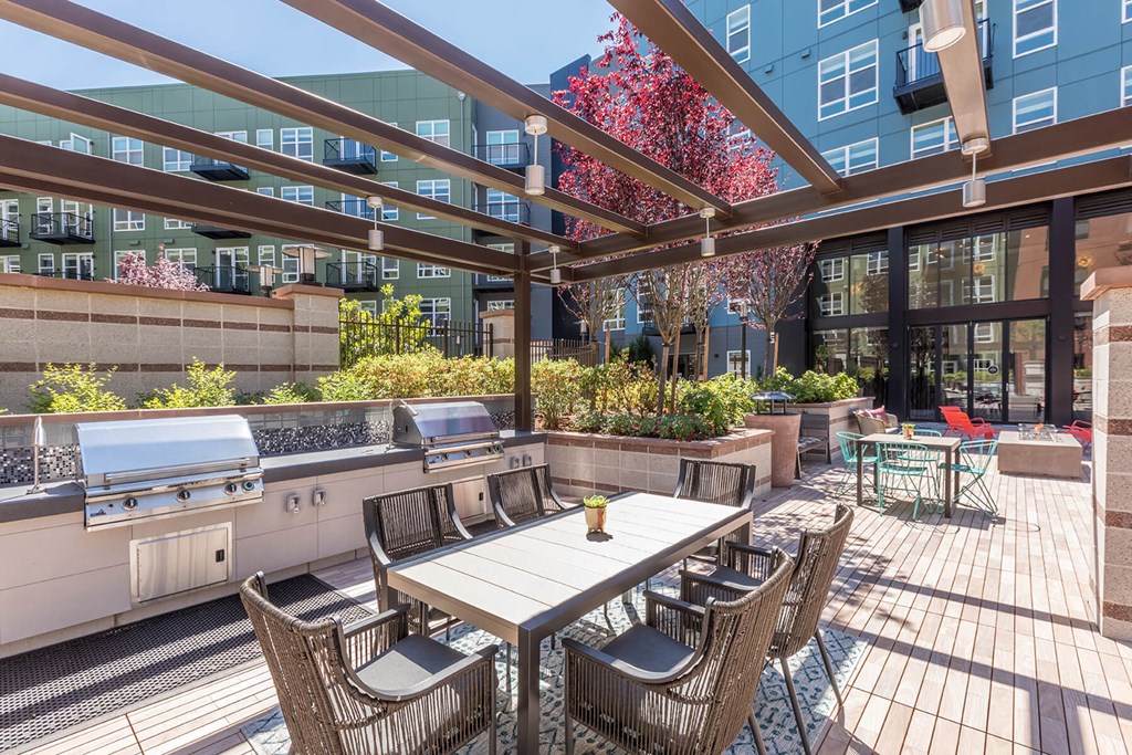 Courtyard Grills at North at Totem Lake Apartments in Kirkland WA