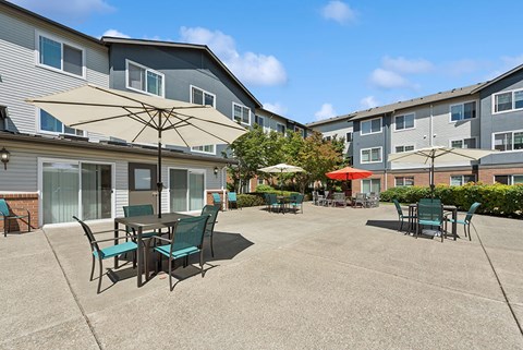 Courtyard at Lakewood Meadows Apartments in Lakewood WA
