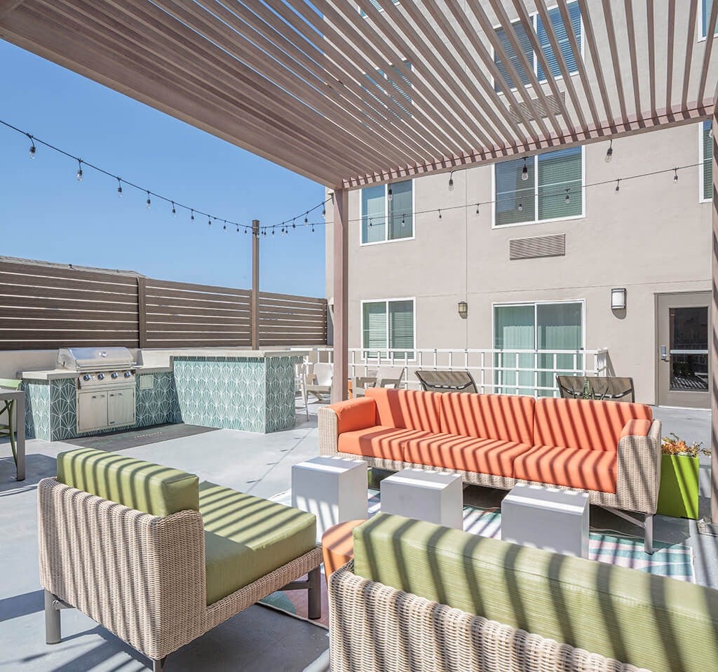 Courtyard Upper Level Covered Seating at il Palazzo Apartments in San Diego CA