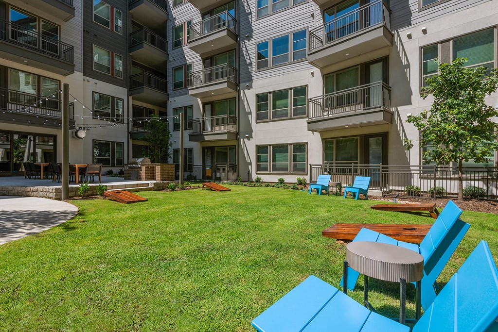 Courtyard lawn at Opal Legacy Central in Plano TX
