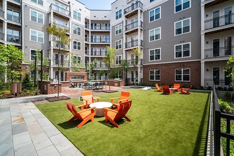 Courtyard lawn seating at The Belhaven in Alexandria VA