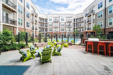 Courtyard seating and grill at The Belhaven in Alexandria VA