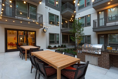 Courtyard with Grills and seating at Opal Legacy Central in Plano TX