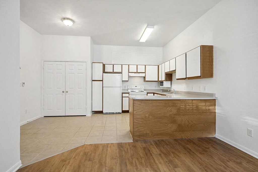 Dining room at Fallbrook Ranch in Houston TX