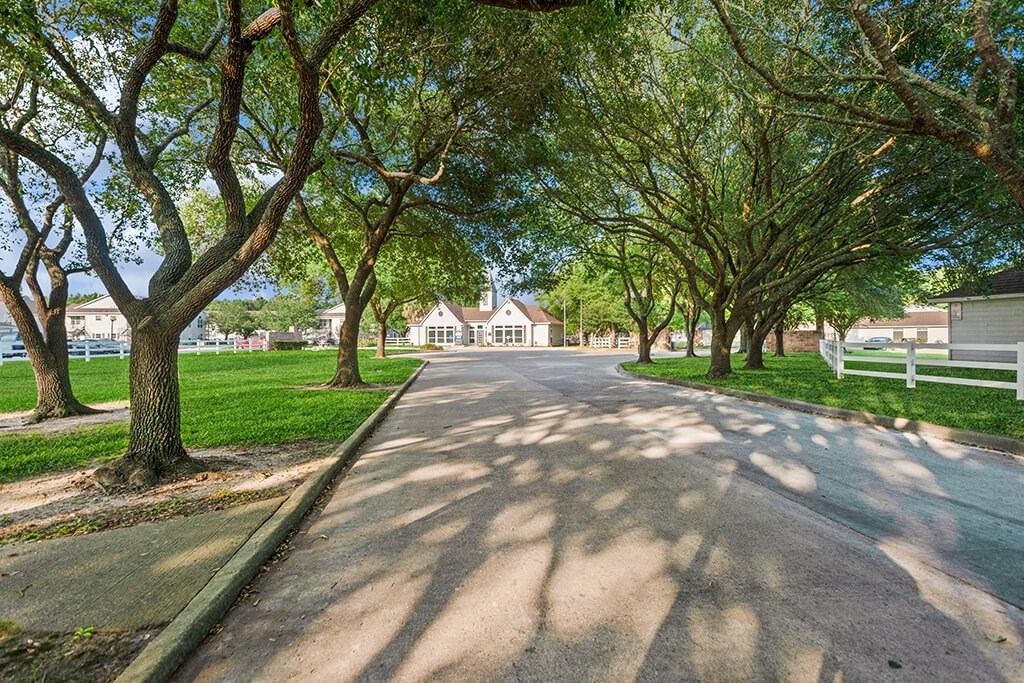 Drive Entrance at Dayton Park Apartments in Dayton, TX