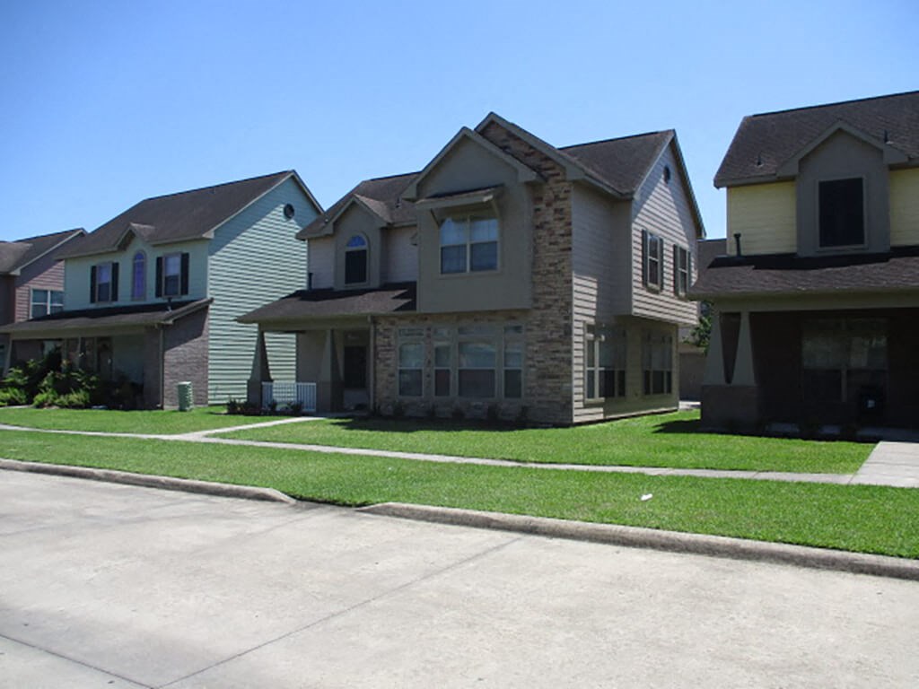 Exterior lawns at Parkway Ranch Rental Homes in Houston TX