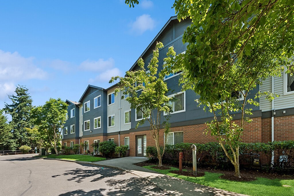 Exterior landscaping at Lakewood Meadows Apartments in Lakewood WA