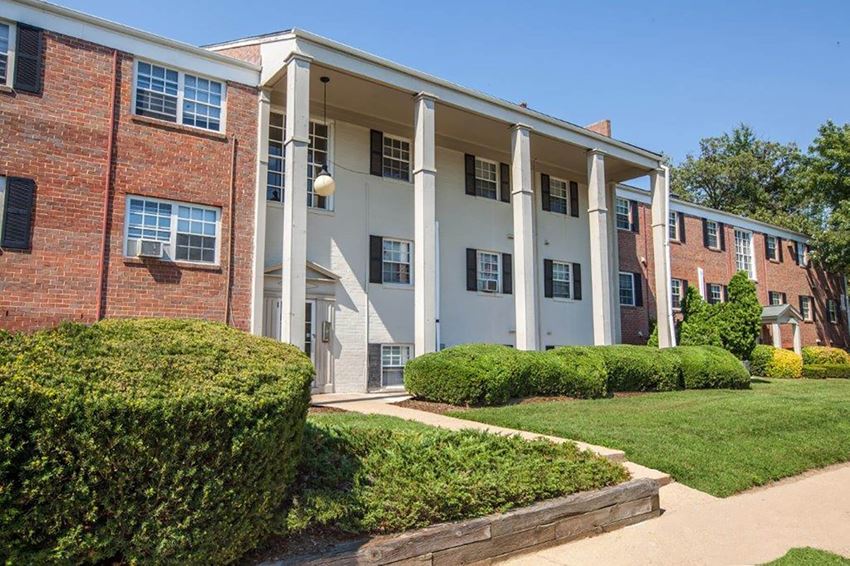 Exterior Building of apartments at Marley Station Glen Burnie MD - Photo Gallery
