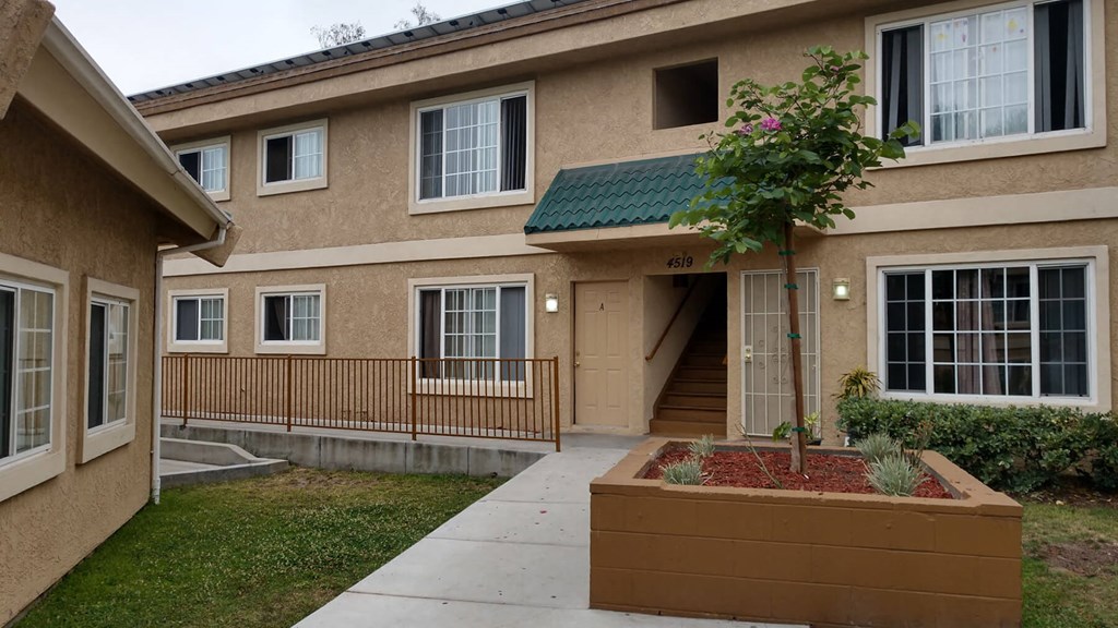 Exterior Building Entry at Park Crest Apartments in San Diego CA
